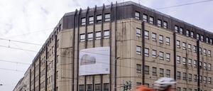 Das HU-Gebäude in der Invalidenstraße 110 – hier noch ohne grünes Netz über der Fassade.