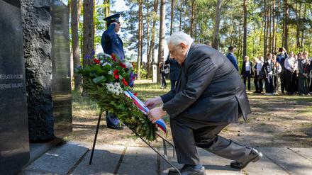 Russlands Botschafter in Deutschland, Sergej Netschajew, kommt zum stillen Gedenken in die Gedenkstätte Sachsenhausen. Die Gedenkstätten-Stiftung hat russische Vertreter gebeten, nicht zu offiziellen Gedenkveranstaltungen zu kommen.