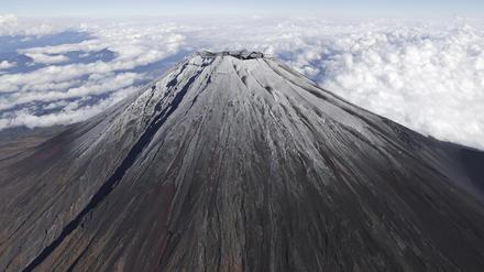 Der Berg Fuji ist am Mittwoch, 6. November 2024 mit Schnee bedeckt. 