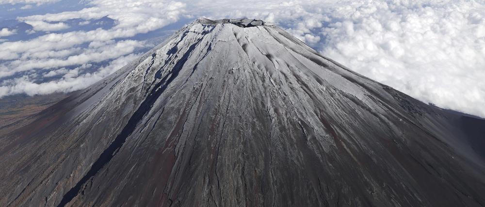 Der Berg Fuji ist am Mittwoch, 6. November 2024 mit Schnee bedeckt.
