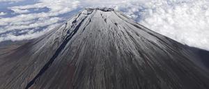 Der Berg Fuji ist am Mittwoch, 6. November 2024 mit Schnee bedeckt. 