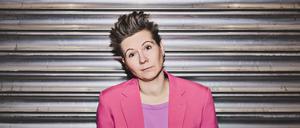 Autorin Kirsten Fuchs hielt die „Rede zum Ende der Schulzeit“ 2025 im Freiland.