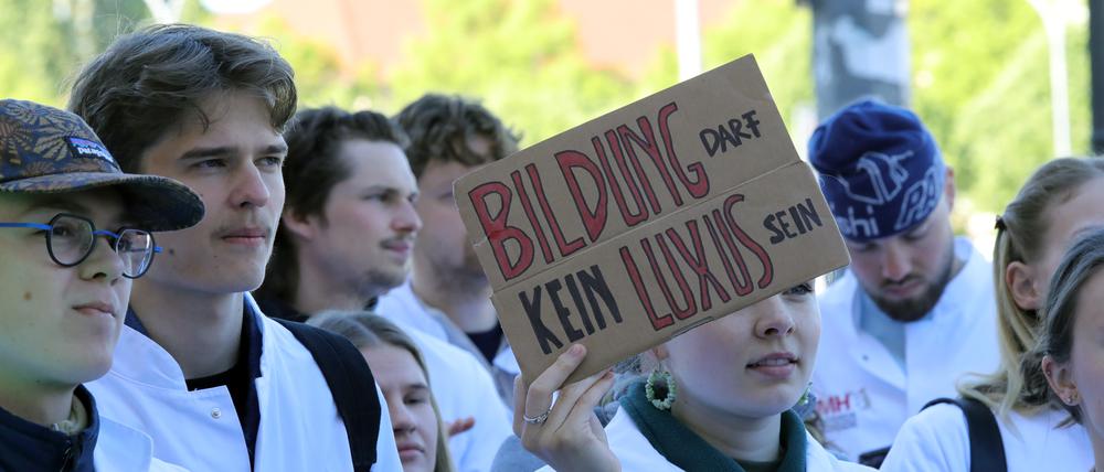 Protest gegen Erhöhung der Studiengebühren im Land Brandenburg.