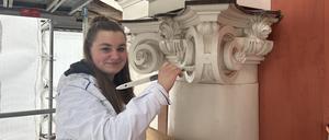 Marie Bolduan lernt im zweiten Jahr bei Pictor Meisterhandwerk und Denkmalpflege e.K..