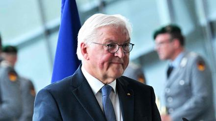 Der deutsche Bundespräsident Frank-Walter Steinmeier hält eine Rede neben Nato-Generalsekretär Mark Rutte während einer Zeremonie zum 70. Jahrestag des deutschen Nato-Beitritts.