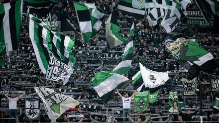 Geringere Transfereinnahmen haben bei Borussia Mönchengladbach wieder zu einem negativen Jahresergebnis geführt. 