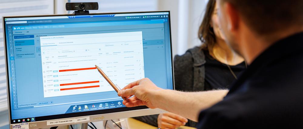 Arztbriefe und Laborbefunde: Künftig sollen Ärztinnen und Ärzte sie in die elektronische Patientenakte einstellen.