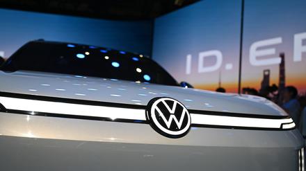 Ein VW ID.Era steht auf einem Messestand. Die Automesse in Shanghai gehört zu den wichtigsten Automessen der Welt, auf der Hersteller ihre neuen Produkte vorstellen.  