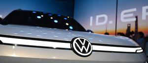 Ein VW ID.Era steht auf einem Messestand. Die Automesse in Shanghai gehört zu den wichtigsten Automessen der Welt, auf der Hersteller ihre neuen Produkte vorstellen.  