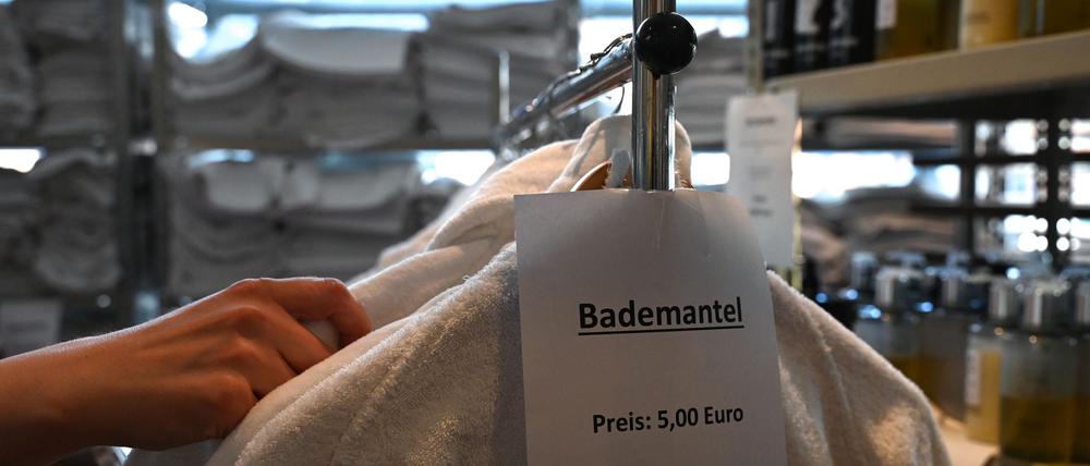 Bademäntel sind nicht das einzige, was beim Hotel-Ausverkauf im Angebot ist.