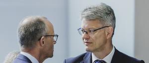 Hat das Vertrauen des Chefs: der neue Verkehrsminister Patrick Schnieder (rechts).