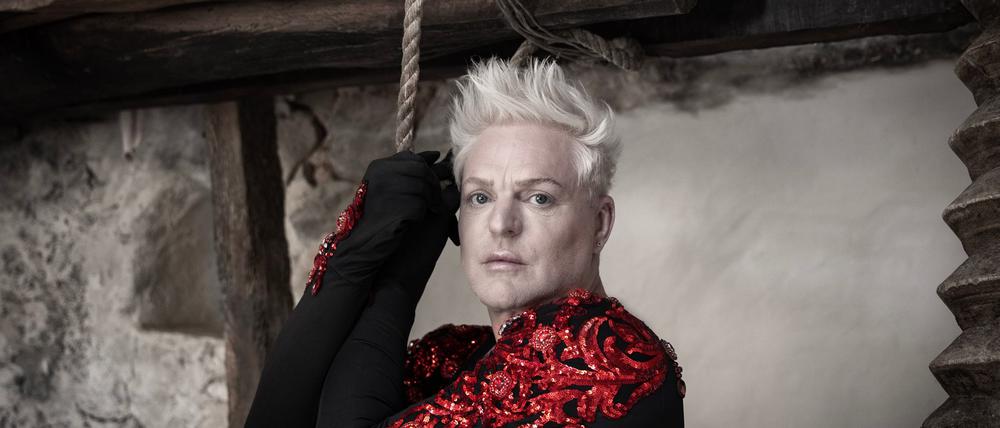 Als Sänger von Erasure prägt Andy Bell seit vier Jahrzehnten die Popmusik.