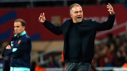 Hansi Flick hat in Barcelona noch bis 2026 Vertrag. Der Club hofft auf eine baldige Verlängerung.
