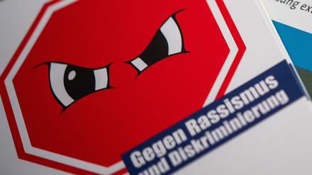 Die Opferberatungsstelle Reachout fordert Schutz und Entschädigung für Opfer rassitischer Gewalt. (Symbolbild)