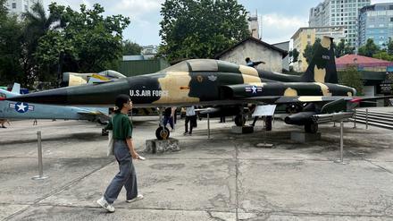 In Vietnam sind Relikte des Krieges noch allgegenwärtig - so auch Kampfjets der unterlegenen US Air Force.