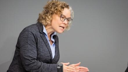 Julia Verlinden (Bündnis 90/Die Grünen), Mitglied des Deutschen Bundestages, spricht im Plenum des Deutschen Bundestages. 