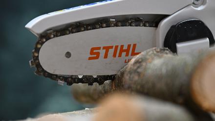 Wegen der schwierigen Marktlage sollen bei Stihl weltweit Hunderte Stellen wegfallen. (Archivbild)