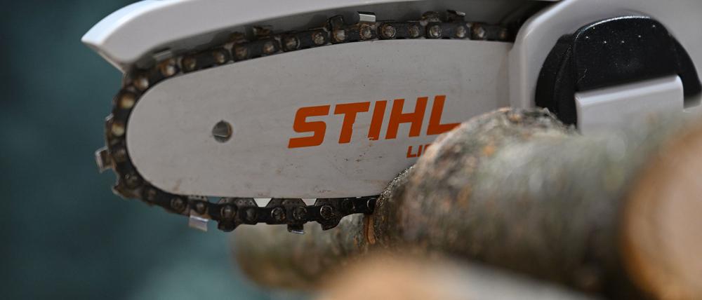 Wegen der schwierigen Marktlage sollen bei Stihl weltweit Hunderte Stellen wegfallen. (Archivbild)
