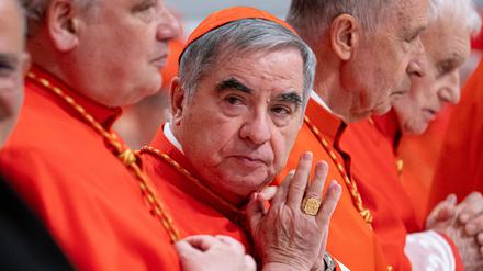 Giovanni Angelo Becciu am 7. Dezember 2024 bei an einem ordentlichen öffentlichen Konsistorium zur Ernennung neuer Kardinäle im Petersdom im Vatikan.