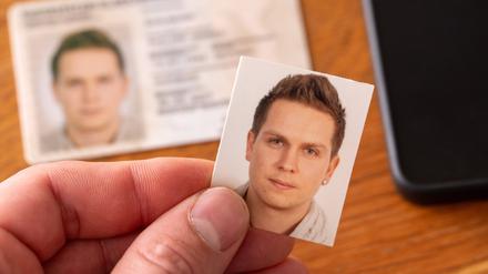 Gedruckte Passfotos aus dem Automaten oder vom Fotografen an der Ecke können bald nicht mehr für Passdokumente verwendet werden.