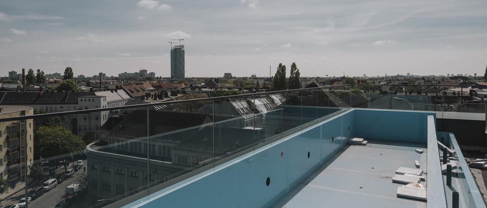 Wer den Pool auf dem Kalle Neukölln betreiben wird, ist noch unklar. Derzeit laufen die Bauarbeiten. (Archivbild)