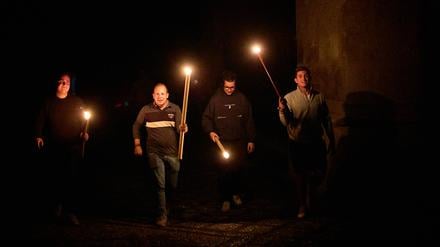 Mit Kerzen machen die Betroffenen Licht während des Stromausfalls auf der iberischen Halbinsel. 