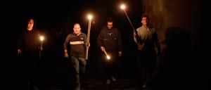 Mit Kerzen machen die Betroffenen Licht während des Stromausfalls auf der iberischen Halbinsel. 