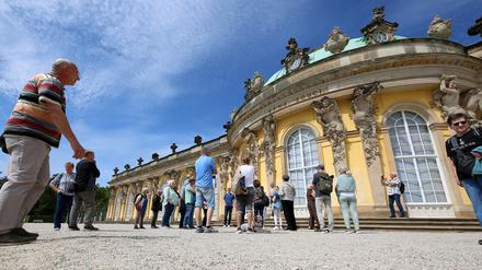 Die Zahl der Touristen in den Potsdamer Schlössern wächst wieder. Im Park Sanssouci kostet der Besuch ab 2026 Eintritt.