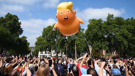  London: Ein Ballon, der den US-Präsidenten Trump als Baby darstellt, fliegt über dem Parliament Square.