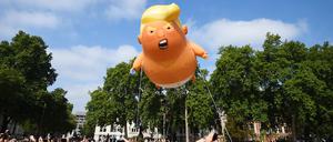  London: Ein Ballon, der den US-Präsidenten Trump als Baby darstellt, fliegt über dem Parliament Square.