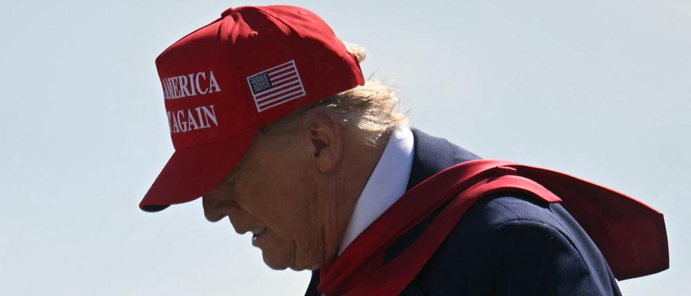 Trump ist so unbeliebt wie kein Präsident zuvor nach 100 Tagen.