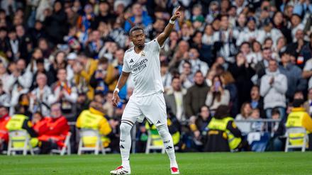 Real Madrids Verteidiger David Alaba hat sich erneut im Knie verletzt.