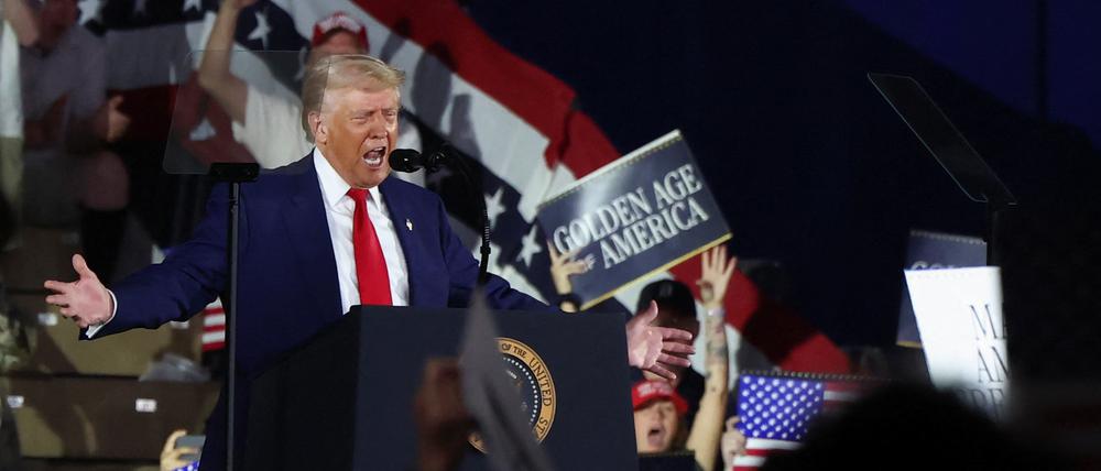 Donald Trump spricht in Michigan