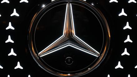 Zu Jahresbeginn musste Mercedes-Benz einen Gewinneinbruch hinnehmen. (Archivbild)