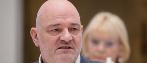 Brandenburgs Finanzminister Robert Crumbach (BSW) stößt mit Abwesenheit bei einer Beratung über den Haushalt auf Kritik. (Archivbild)