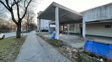 Das brach liegende Parkhaus am Saatwinkler Damm.
