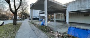 Das brach liegende Parkhaus am Saatwinkler Damm.