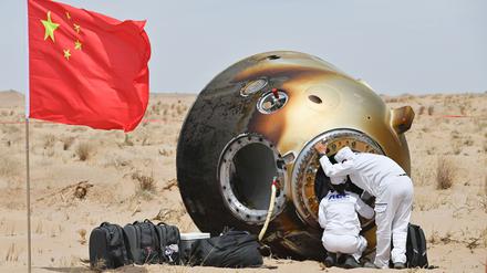 Die Raumkapsel der „Shenzhou 19“ landete in der Wüste in der Inneren Mongolei. 