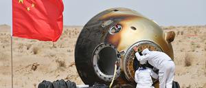 Die Raumkapsel der „Shenzhou 19“ landete in der Wüste in der Inneren Mongolei. 
