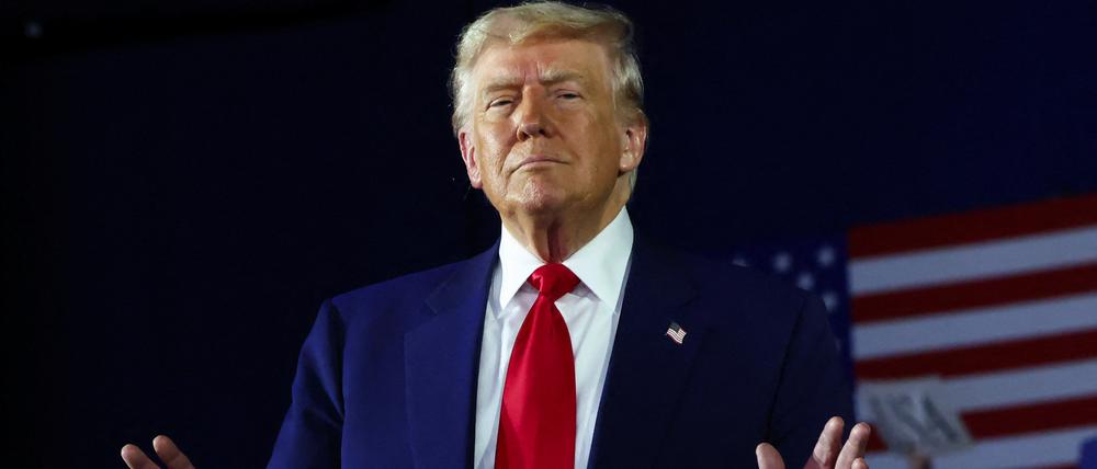 US-Präsident Donald Trump nimmt an einer Kundgebung anlässlich seines 100. Tages im Amt am Macomb Community College in Warren, Michigan, USA, teil, 29. April 2025.