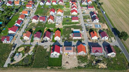 Die Finanzaufsicht lockert die Kreditvorgaben für Banken - das könnte zu mehr Immobiliendarlehen führen (Archivbild)