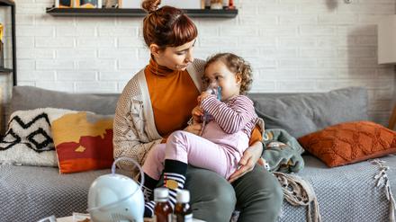 Sie fallen durchs Raster: Familien mit einem chronisch kranken Kind werden oft extrem belastet und verarmen manchmal sogar.