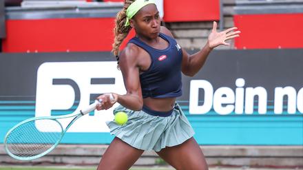 Coco Gauff schlägt beim Tennisturnier in Berlin auf. 