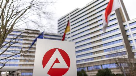 Die Zahl der Arbeitslosen sinkt im April leicht (Archivbild). 