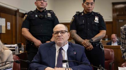 Harvey Weinstein erscheint während des Prozesses gegen ihn wegen Vergewaltigung und sexueller Nötigung in New York City. 