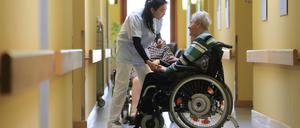 Ohne ausländische Pflegekräfte könnten viele Heime schließen. 