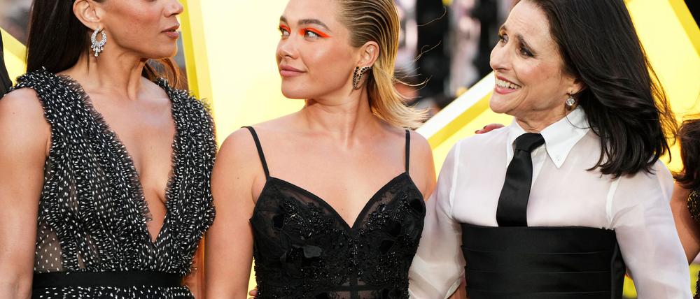 Die Schauspielerinnen Hannah John-Kamen (l-r), Florence Pugh und Julia Louis-Dreyfus kommen zu einer Vorführung des Films „Thunderbolts“ in London zusammen. (Archivfoto)