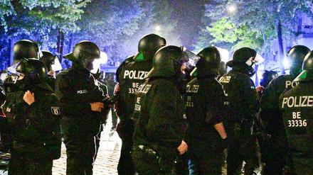 Berliner Polizeibeamte bei einer Demonstration.
