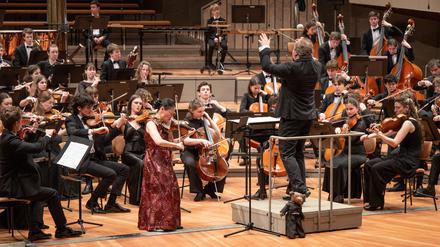 Das Bundesjugendorchester mit Patrick Lange und Midori in der Philharmonie