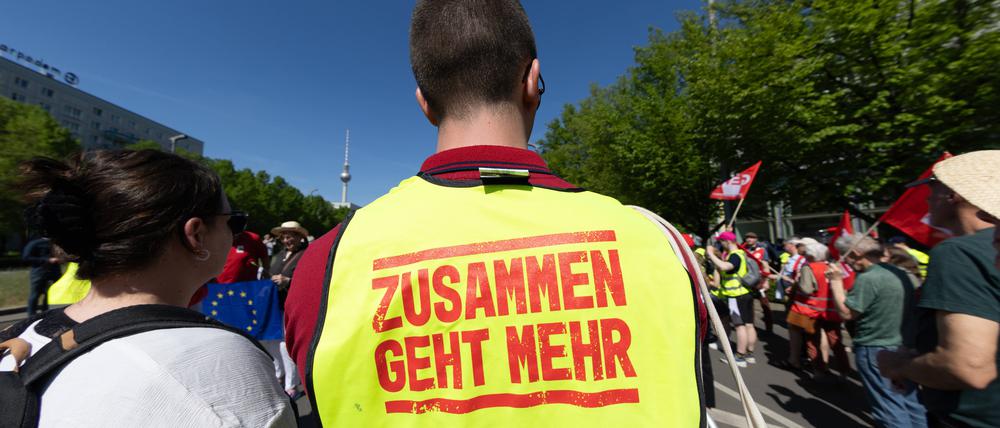 Der DGB ruft zum Tag der Arbeit am 1. Mai zur traditionellen Mai-Kundgebung in Berlin auf. 